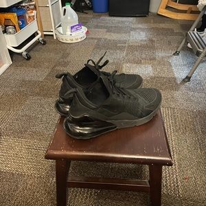 Black Nike air max 270 women’s 10.5